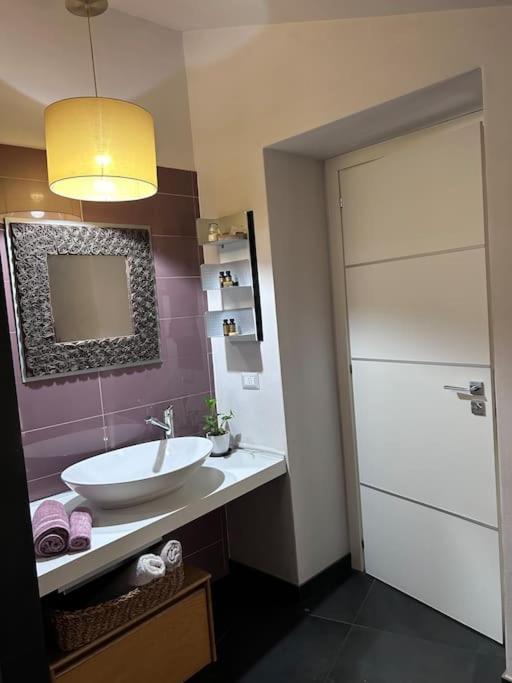 Elegante Appartamento Privato In Palazzo Storico Del XVIII - Pieno Centro Nicosia Exterior foto