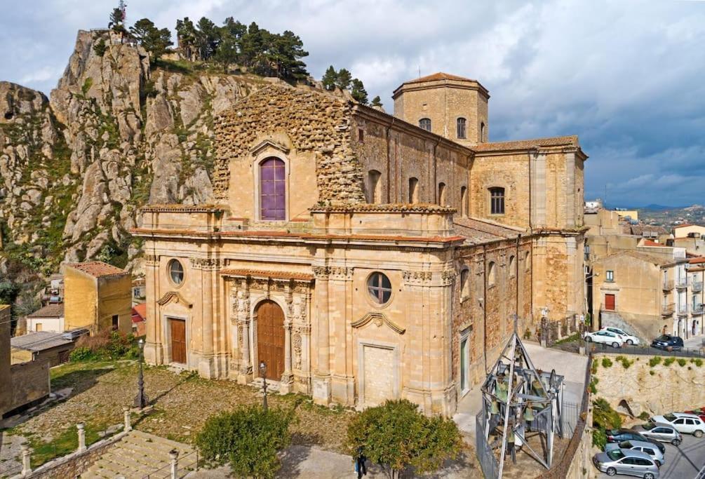 Elegante Appartamento Privato In Palazzo Storico Del XVIII - Pieno Centro Nicosia Exterior foto